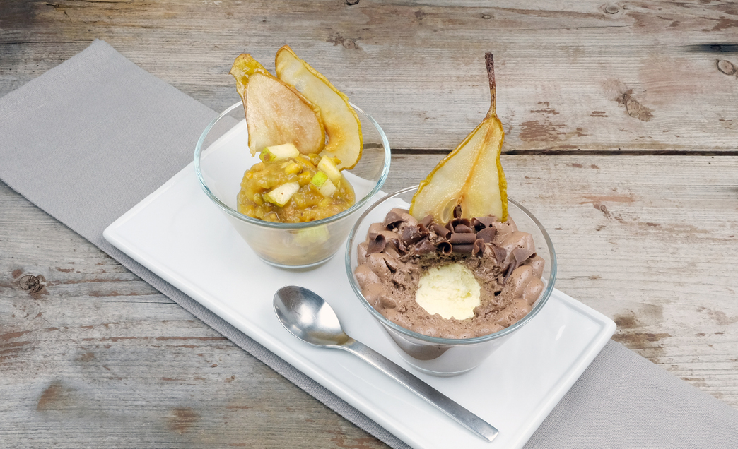 Coppa Mousse Cioccolato mit Birnen-Dattel-Chutney - bindi DEUTSCHLAND GmbH