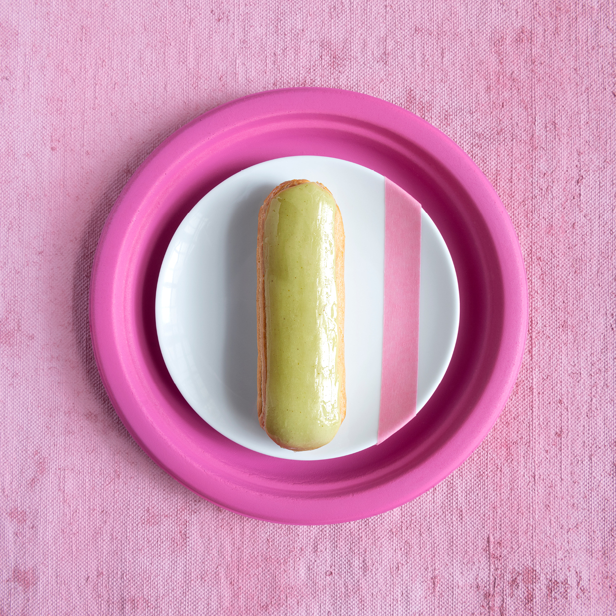 Eclair Pistache | Brandteiggebäck mit Pistaziencremefüllung und Glasur ...