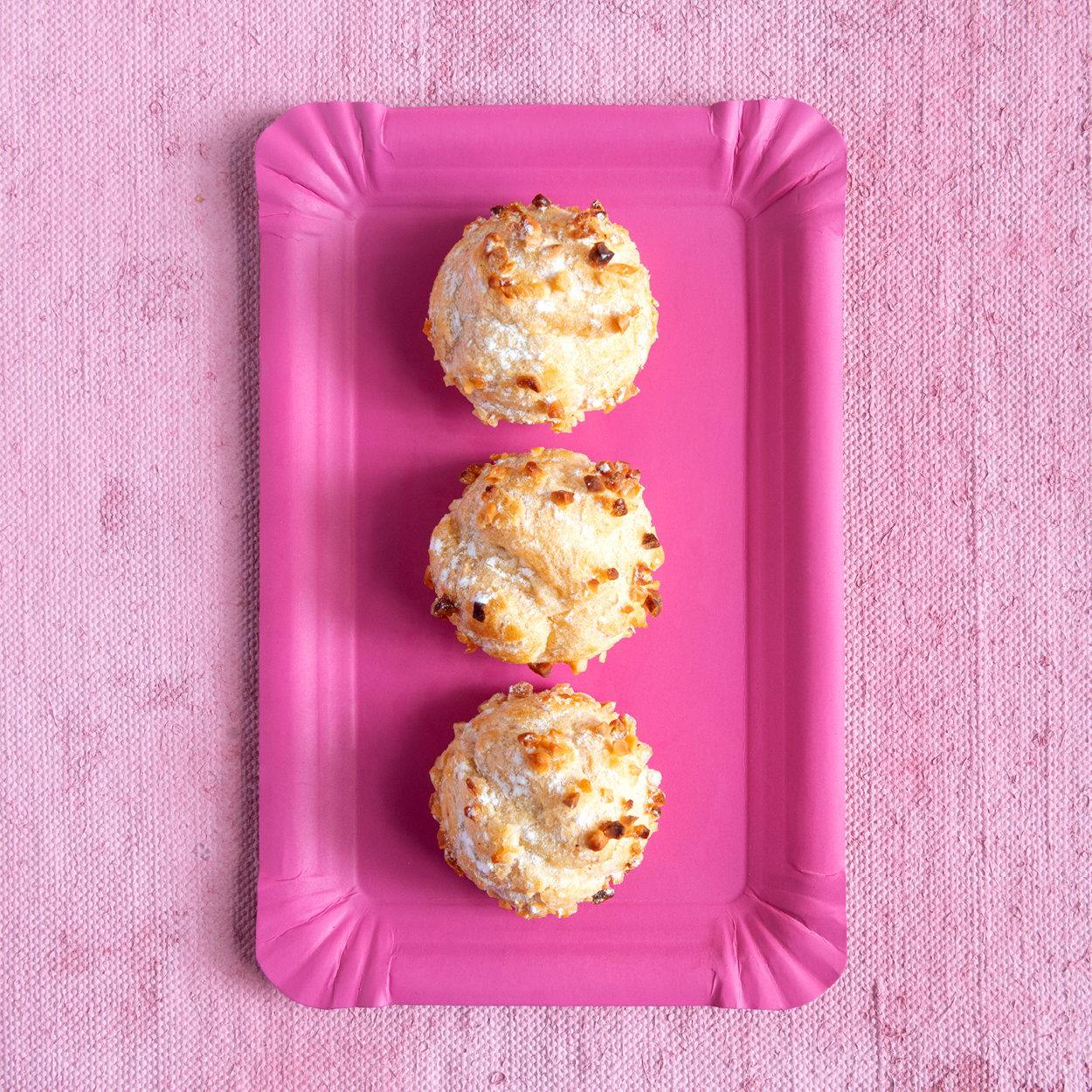 Mini Choux Praliné | Kleine Brandteigkugeln mit Nusscremefüllung ...